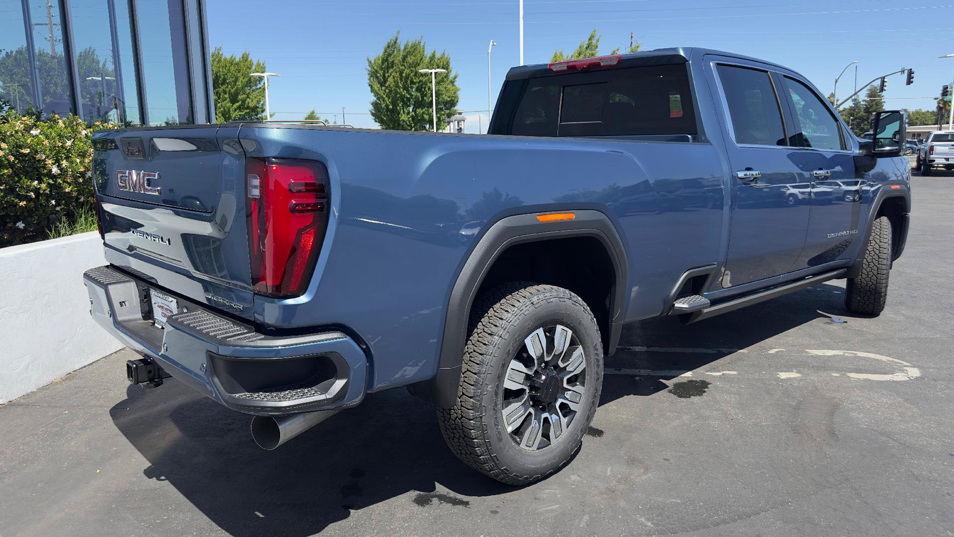 New 2026 GMC Sierra 3500 Denali w/ Denali Reserve Package AWD/4WD image 4