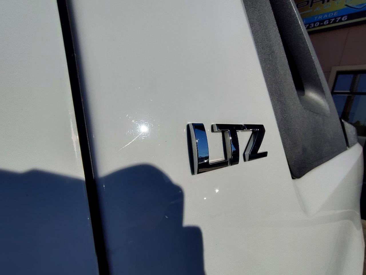 Used 2011 Chevrolet Avalanche LTZ image 9