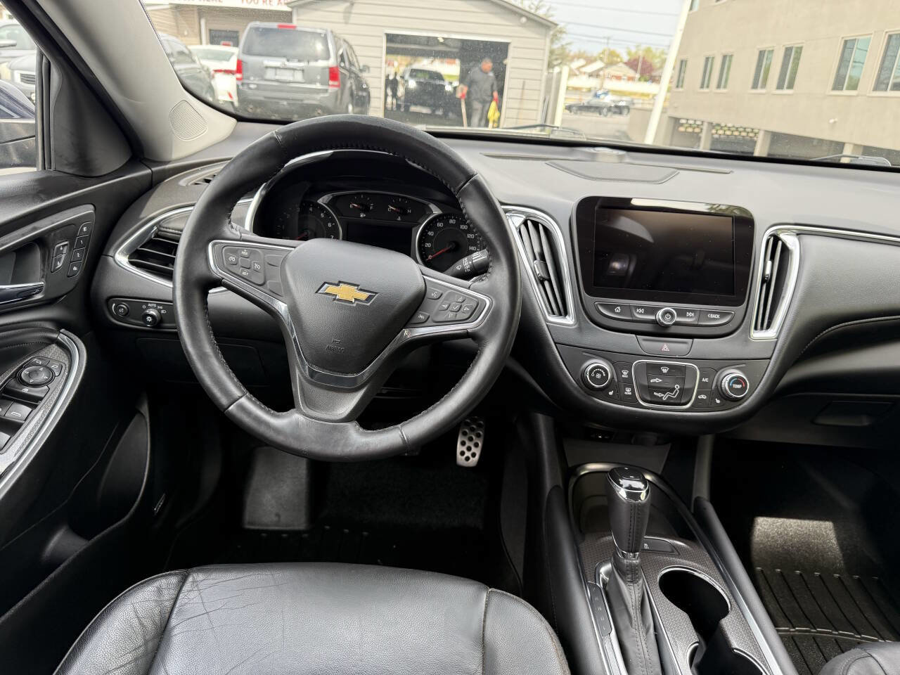 Used 2016 Chevrolet Malibu LT w/ Leather Package FWD image 10
