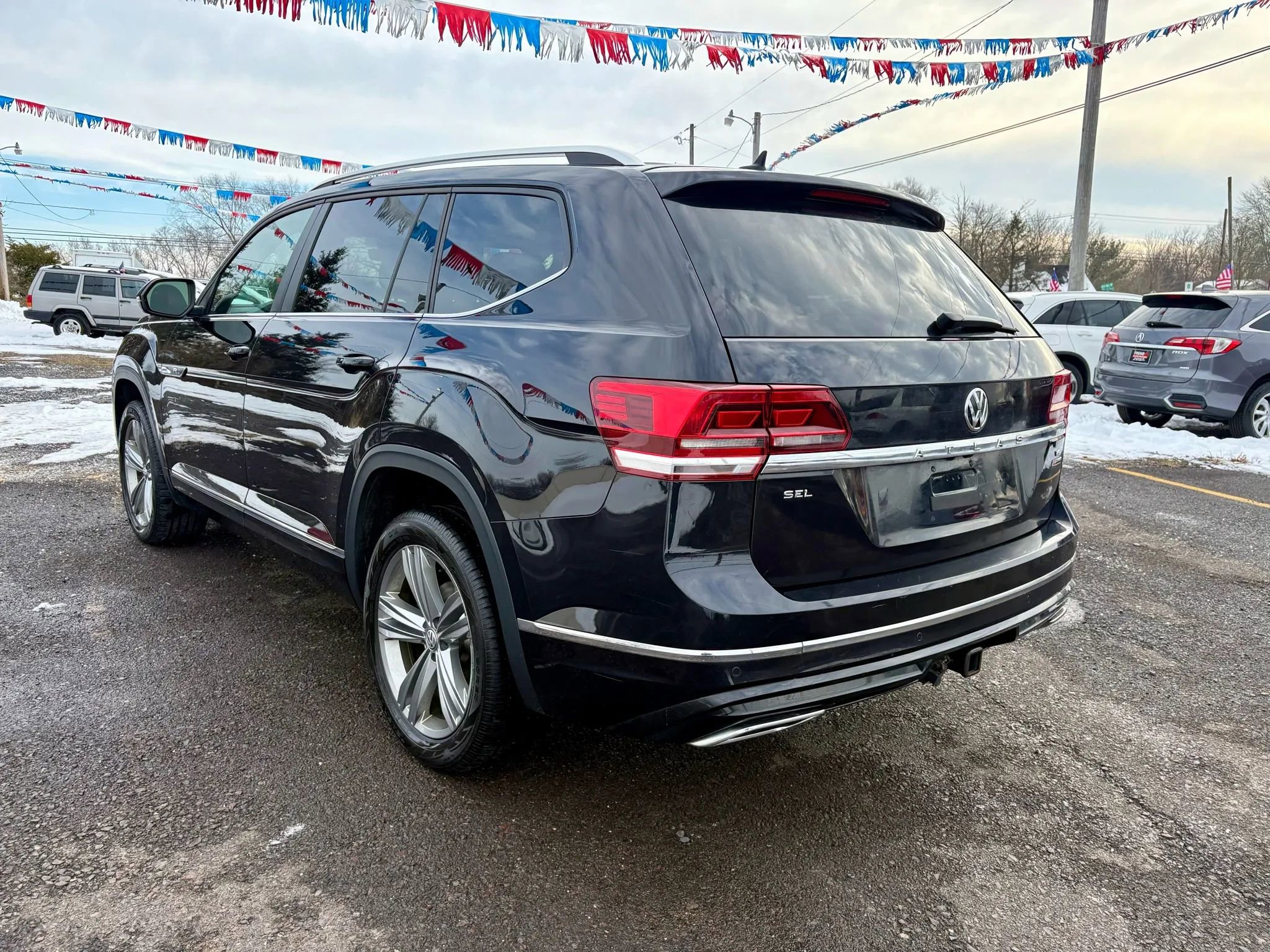 Used 2018 Volkswagen Atlas SEL w/ R-Line Package image 3