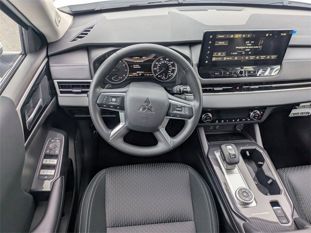 New 2025 Mitsubishi Outlander ES image 29