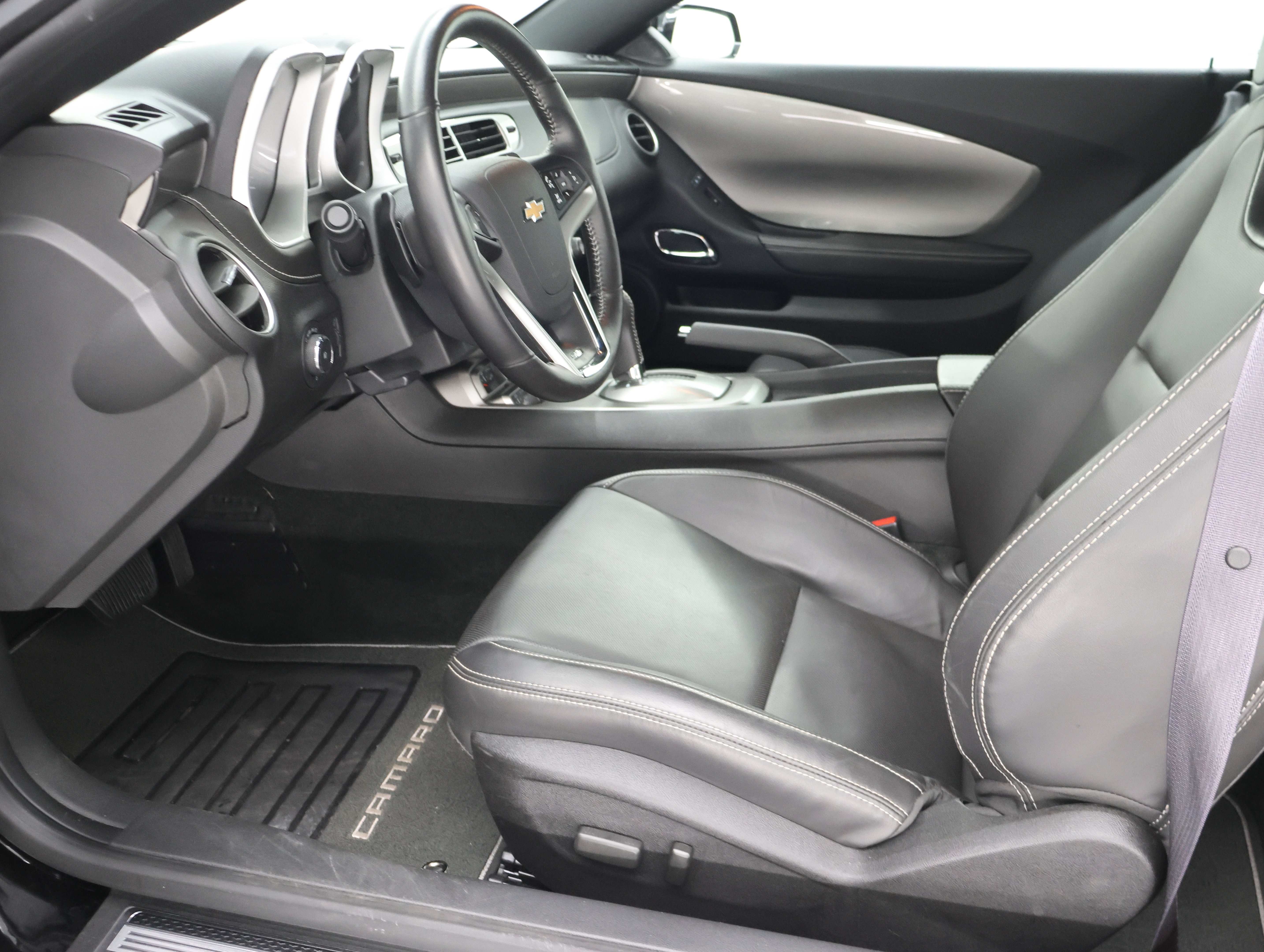 Used 2014 Chevrolet Camaro SS w/ RS Package RWD image 8