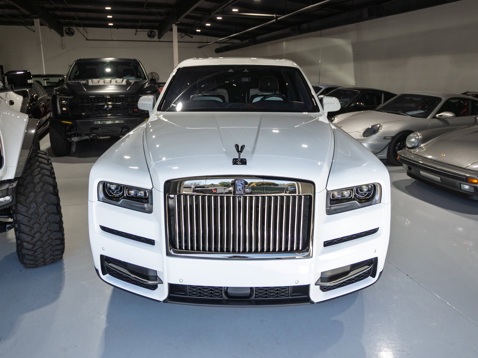 Used 2024 Rolls-Royce Cullinan Black Badge image 2