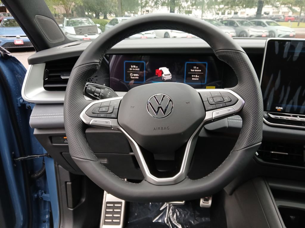 New 2025 Volkswagen Tiguan SE R-Line image 14