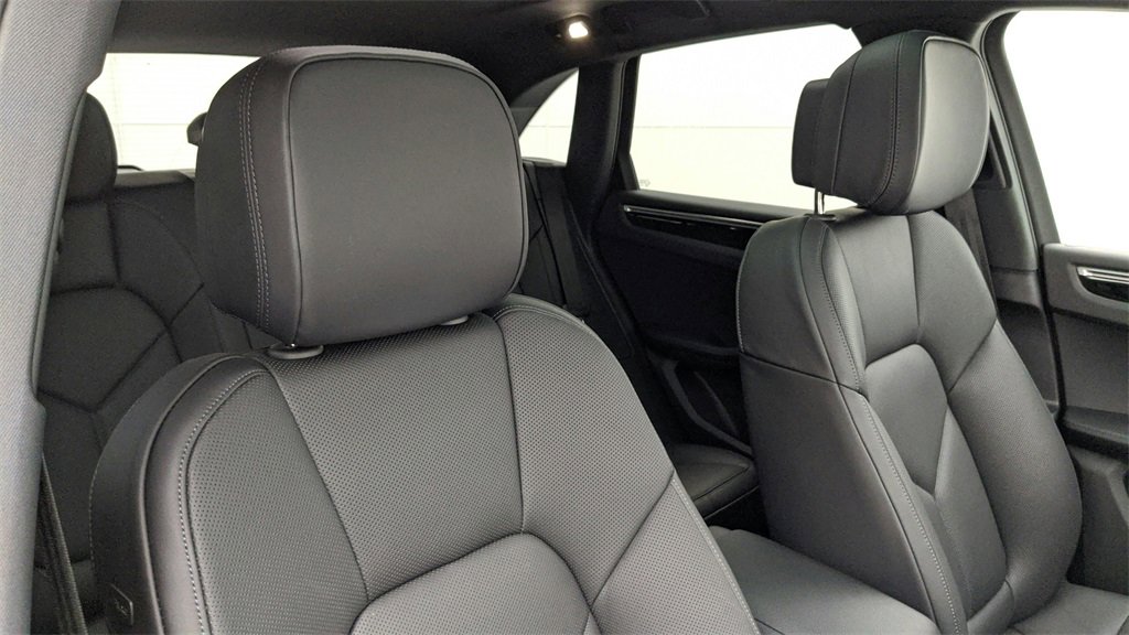Used 2022 Porsche Macan image 44
