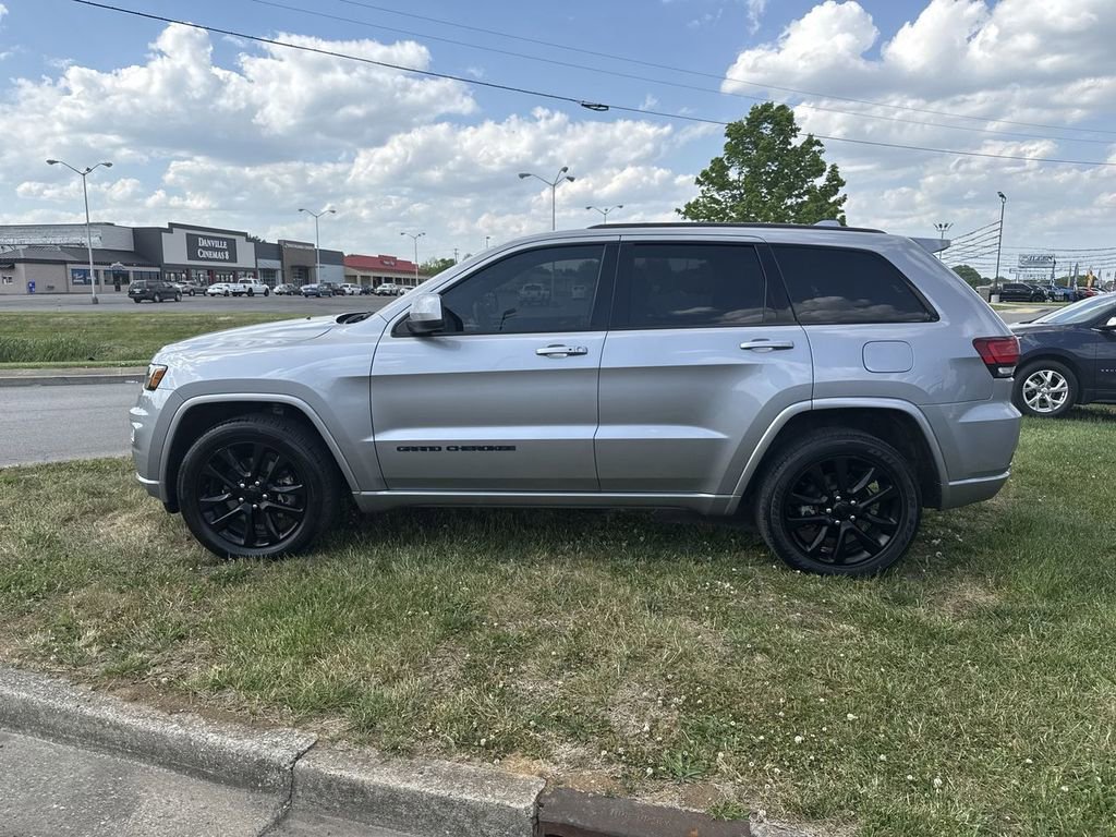 Used 2021 Jeep Grand Cherokee Laredo X AWD/4WD image 11