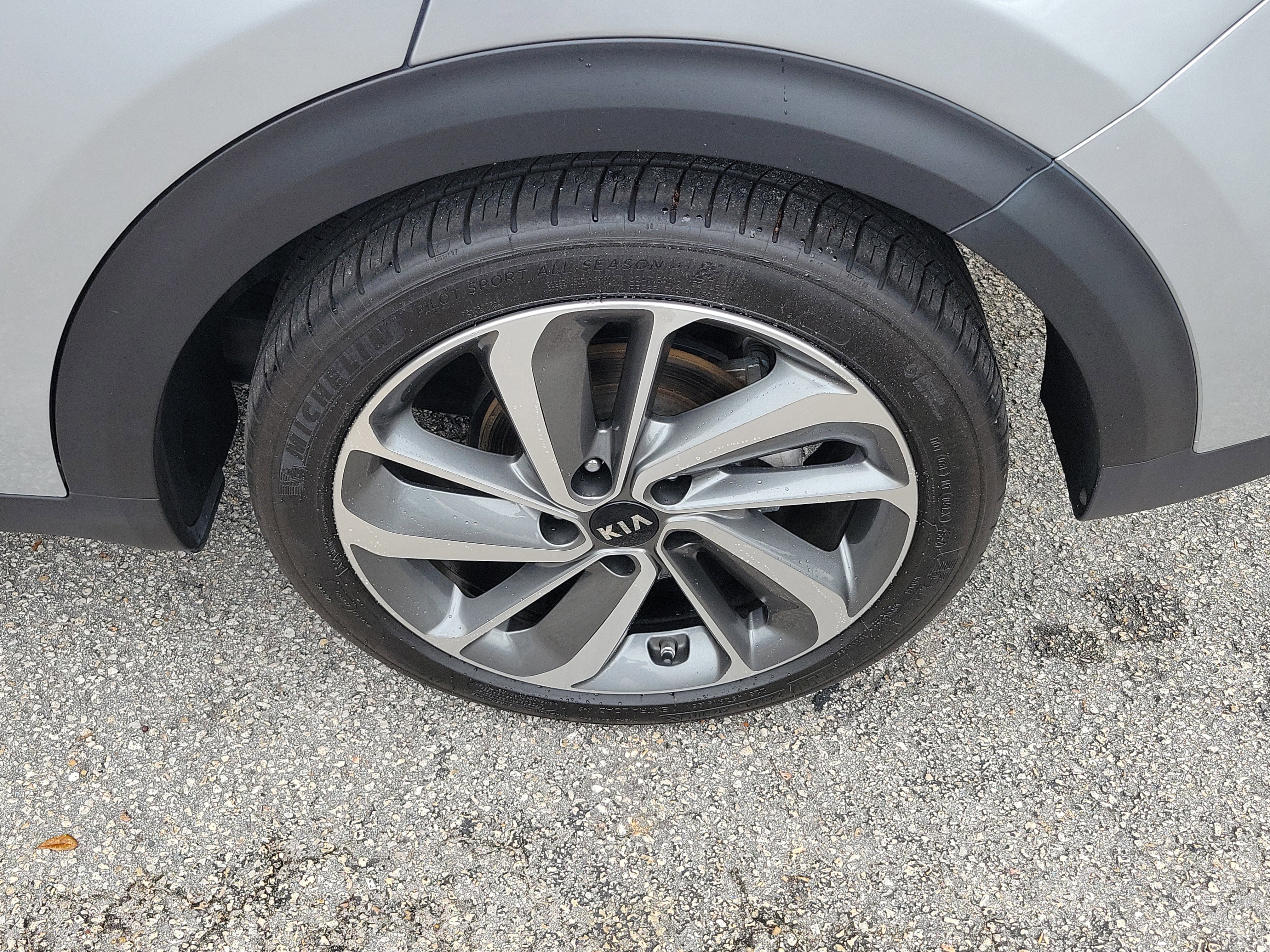 Used 2018 Kia Niro Touring FWD image 40
