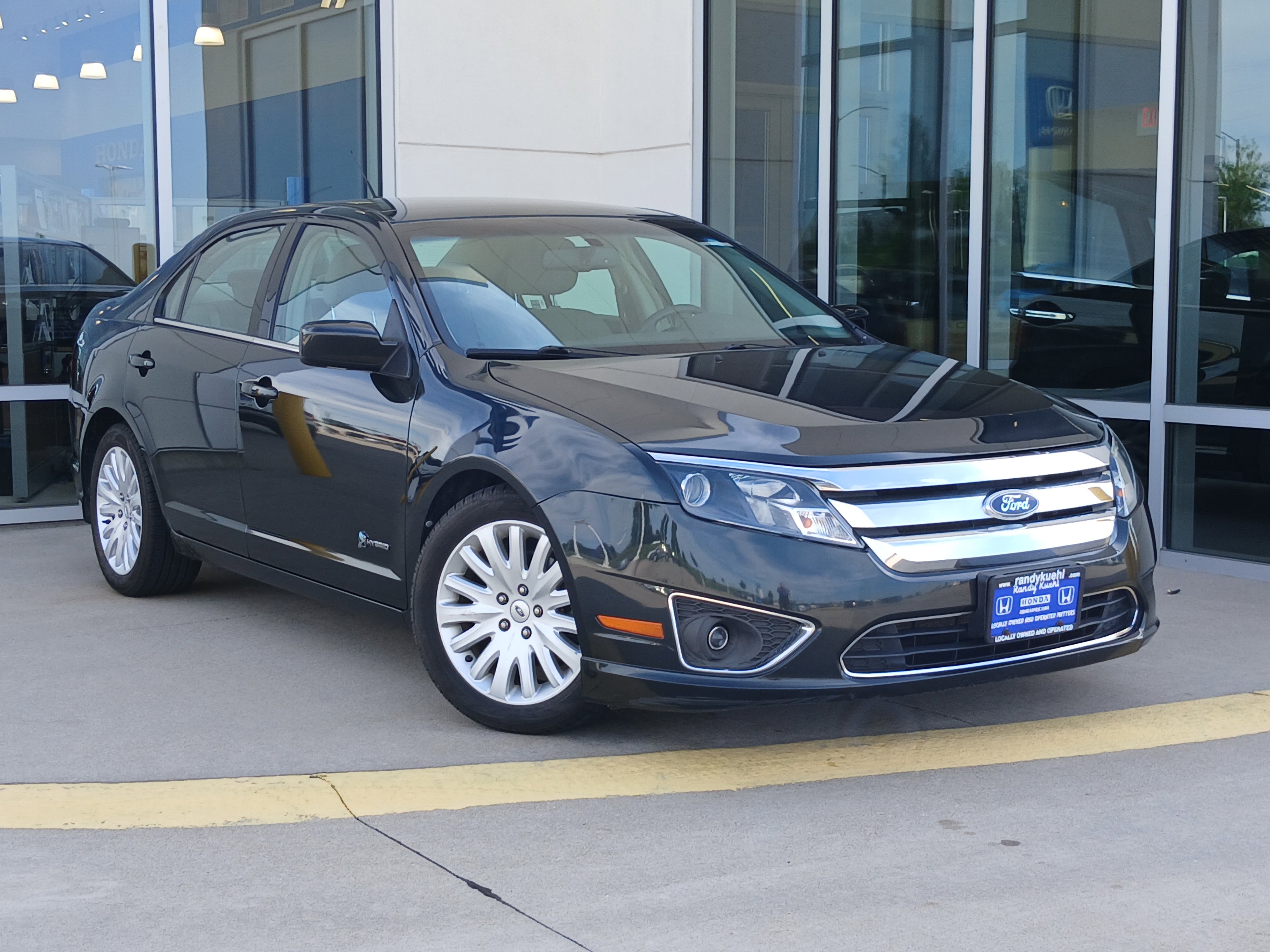 Used 2010 Ford Fusion Hybrid FWD image 2