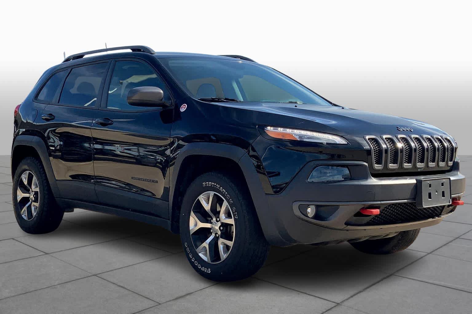 Used 2017 Jeep Cherokee Trailhawk w/ Comfort/Convenience Group AWD/4WD image 2
