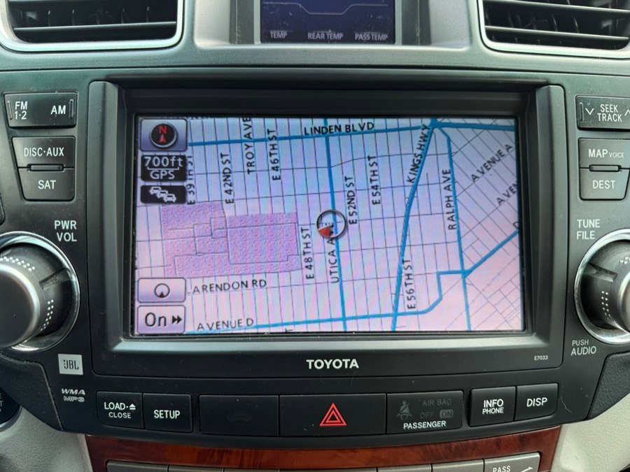 Used 2011 Toyota Highlander Limited w/ Tow Pkg AWD/4WD image 17