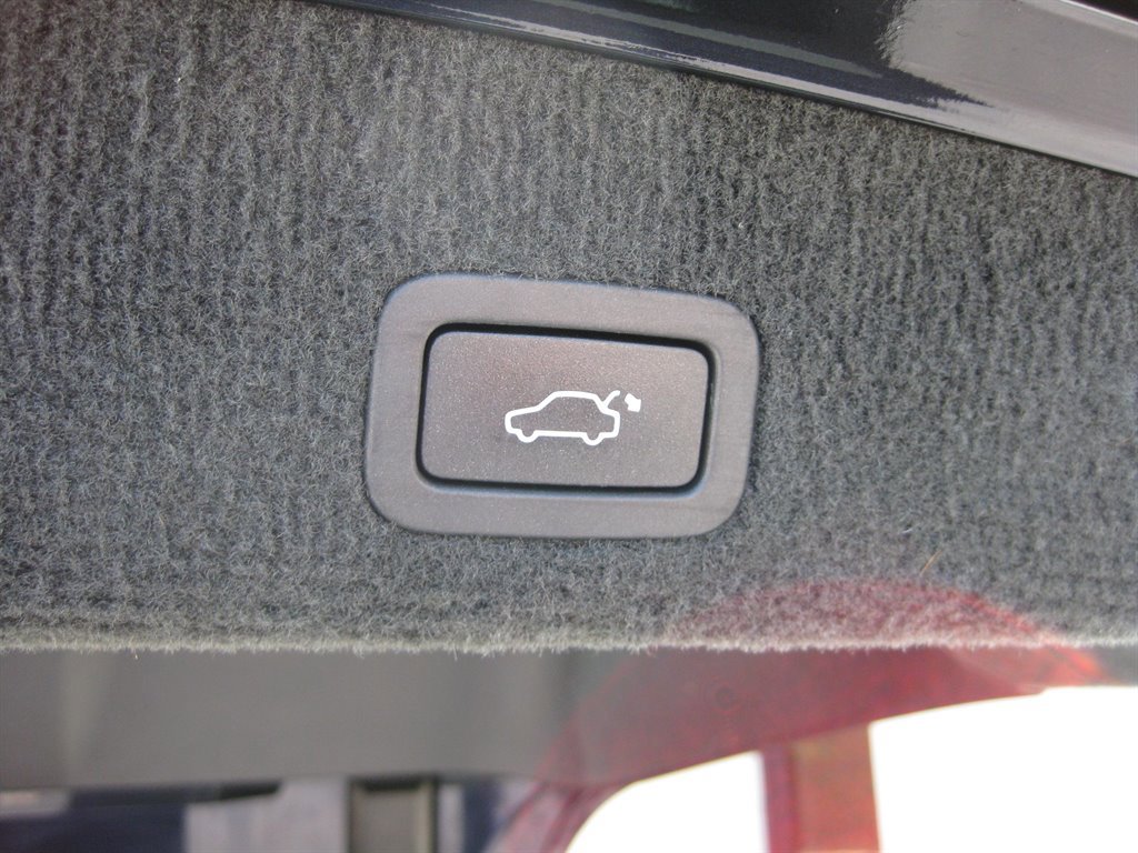 Used 2016 Volvo XC70 T5 Premier w/ Proximity Package FWD image 33