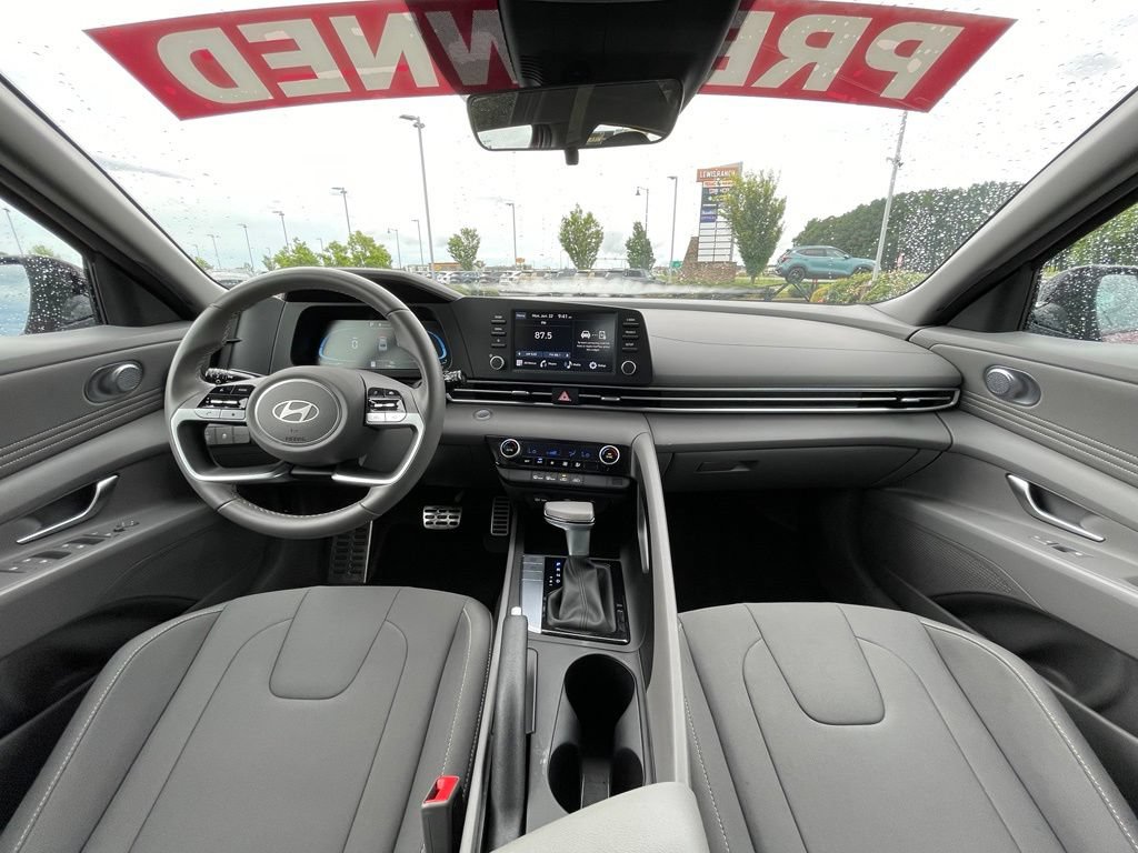 Used 2025 Hyundai Elantra Sport FWD image 27