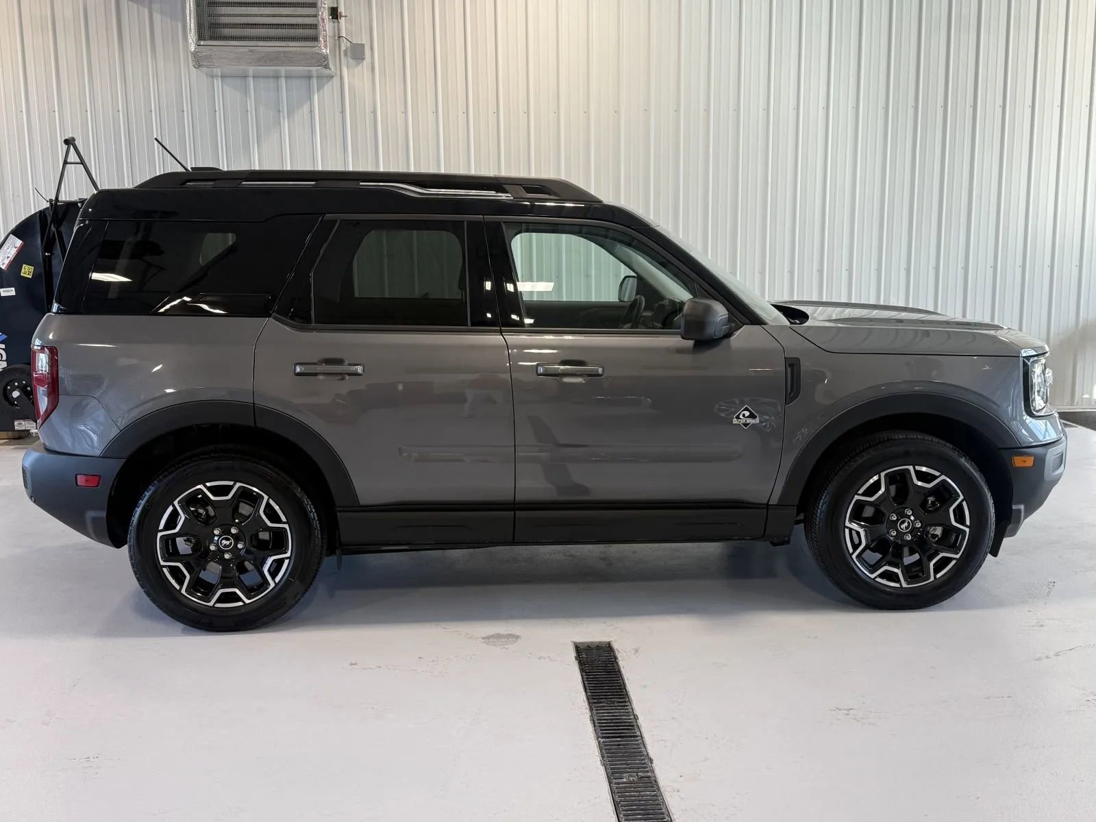Used 2025 Ford Bronco Sport Outer Banks AWD/4WD image 2