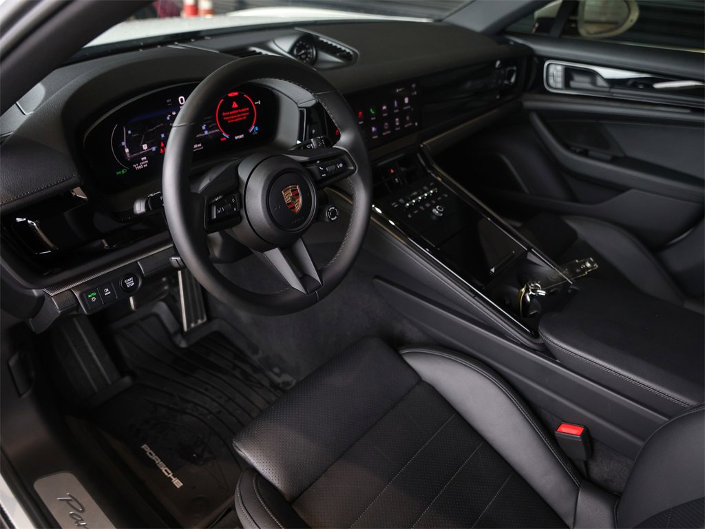 Certified 2025 Porsche Panamera 4 image 4