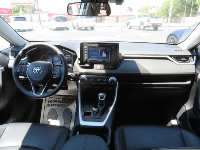 Used 2021 Toyota RAV4 XLE Premium image 17