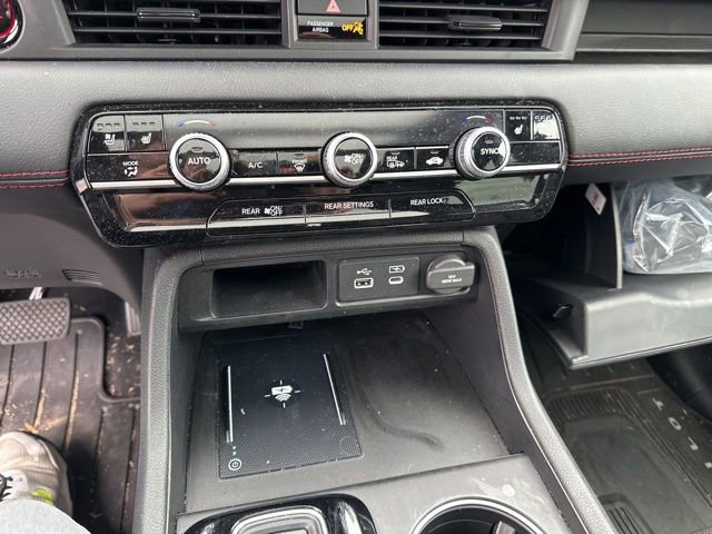 Certified 2025 Honda Pilot Black Edition image 23