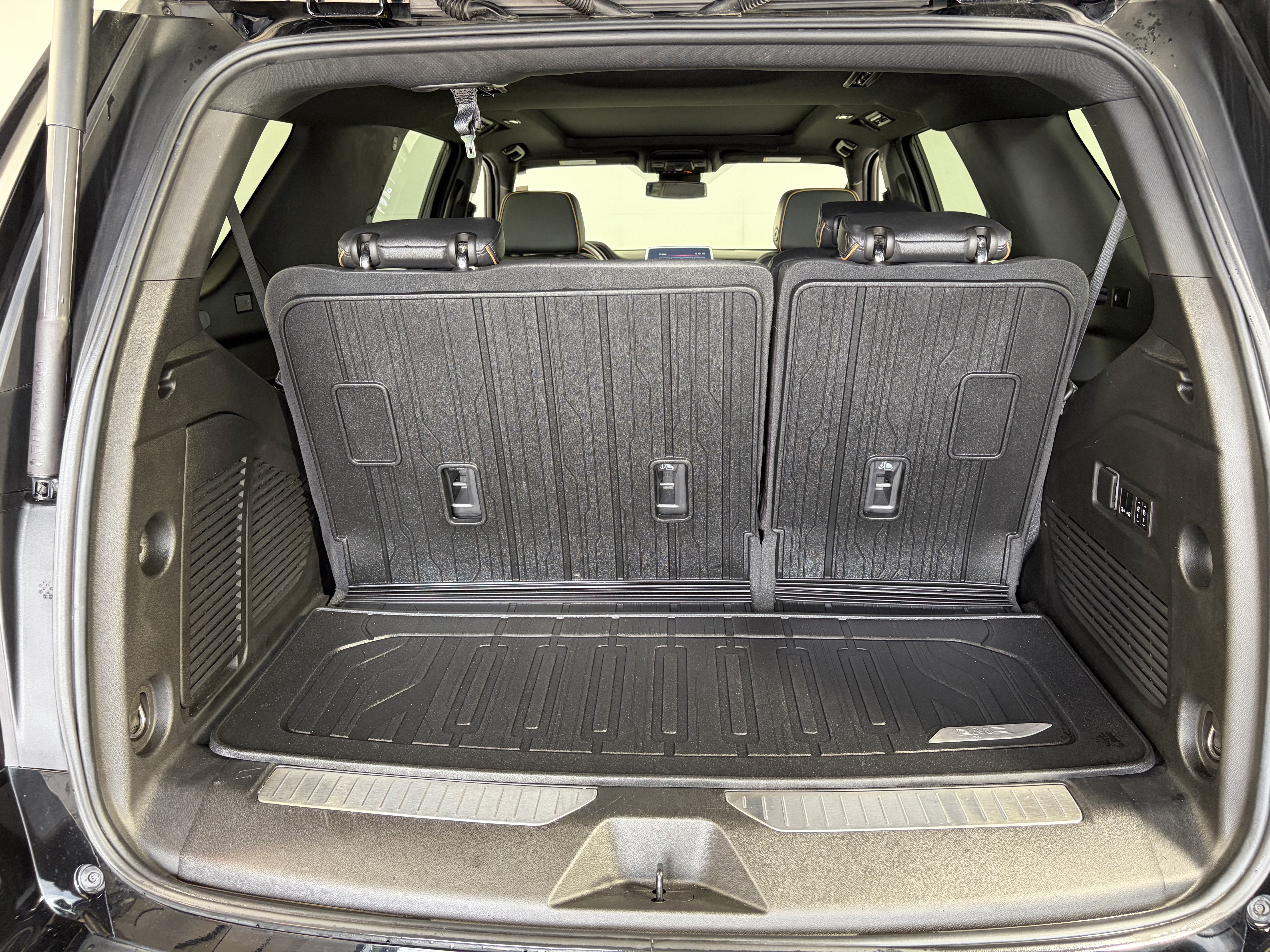 Used 2023 GMC Yukon AT4 w/ LPO, Floor Liner Package AWD/4WD image 14