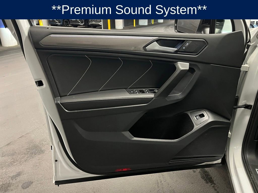 Certified 2022 Volkswagen Tiguan SE R-Line image 18