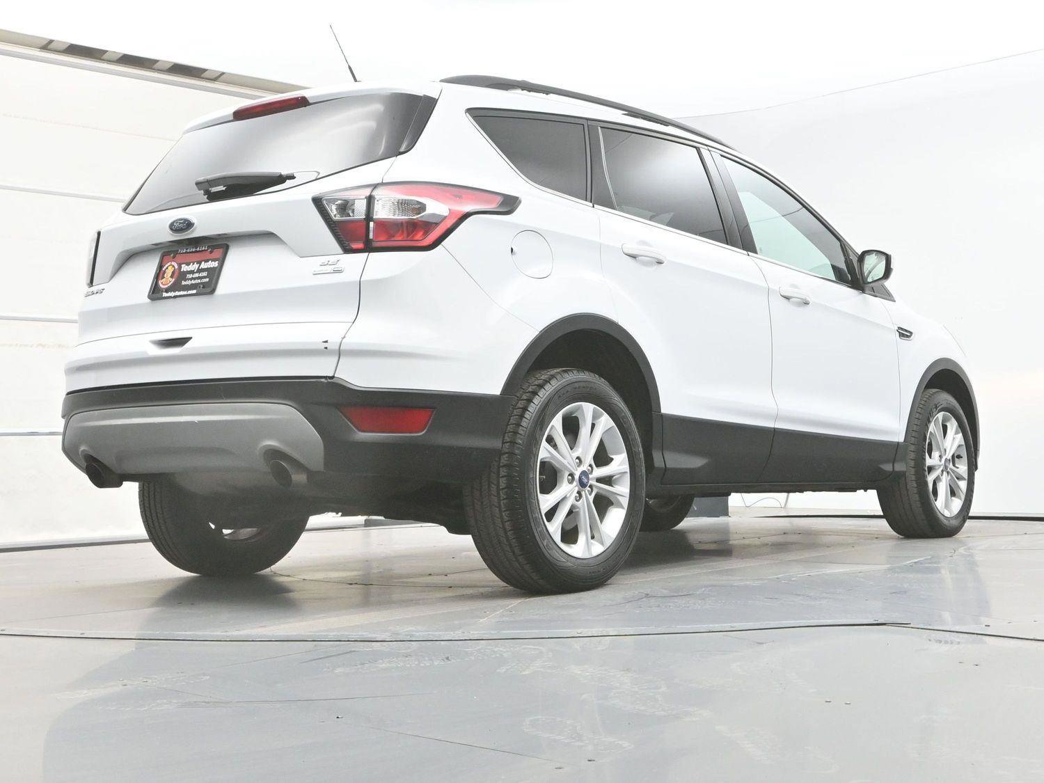 Used 2018 Ford Escape SE w/ Ford Safe & Smart Package image 32