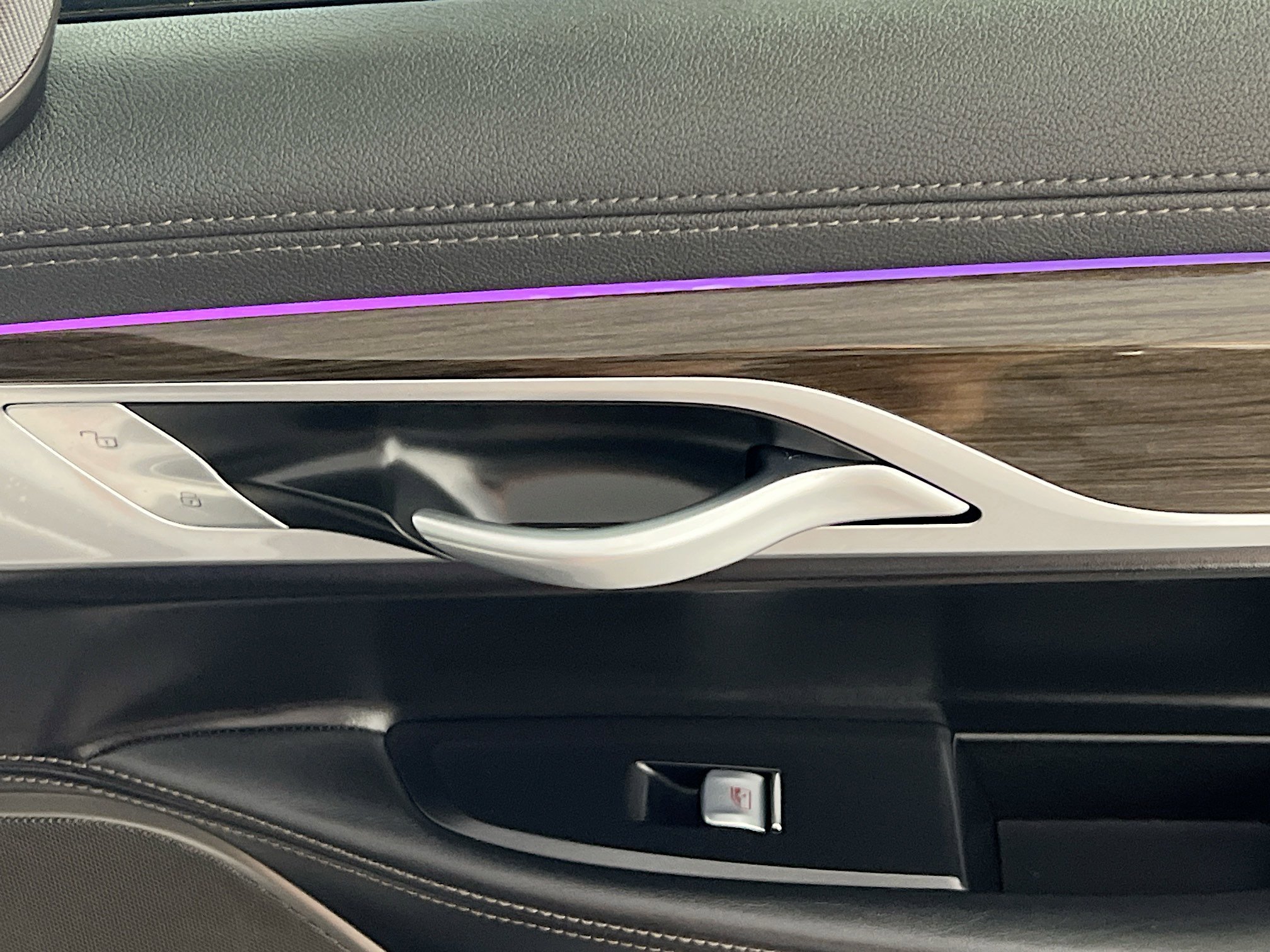 Used 2022 BMW 740i xDrive w/ Premium Package image 32