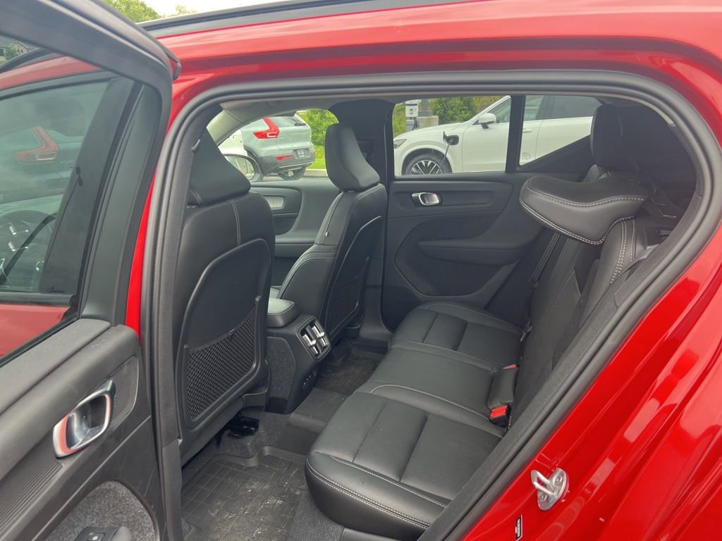 Used 2024 Volvo XC40 B5 Plus w/ Climate Package AWD/4WD image 10