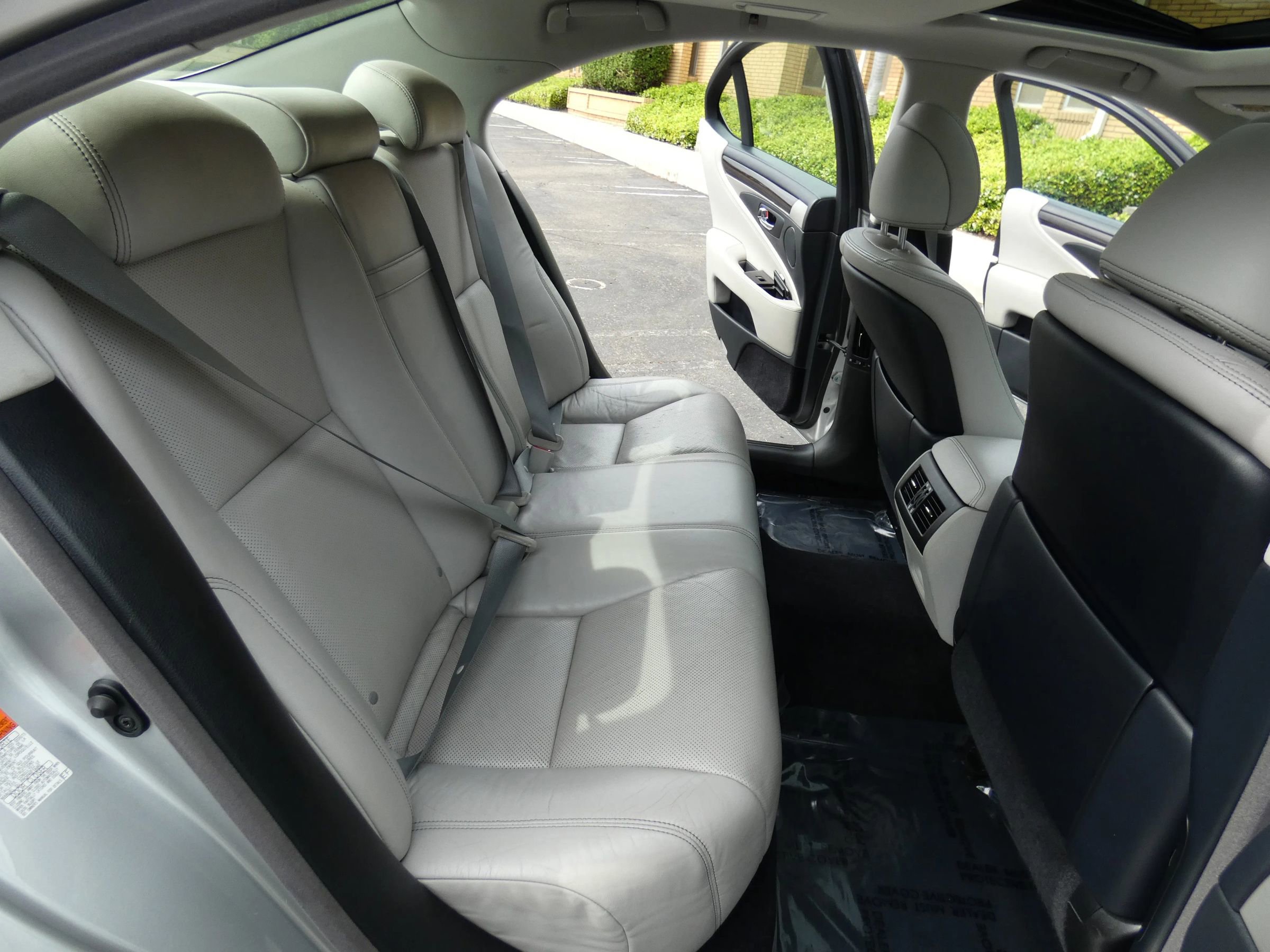 Used 2016 Lexus LS 460 w/ Comfort Package image 43