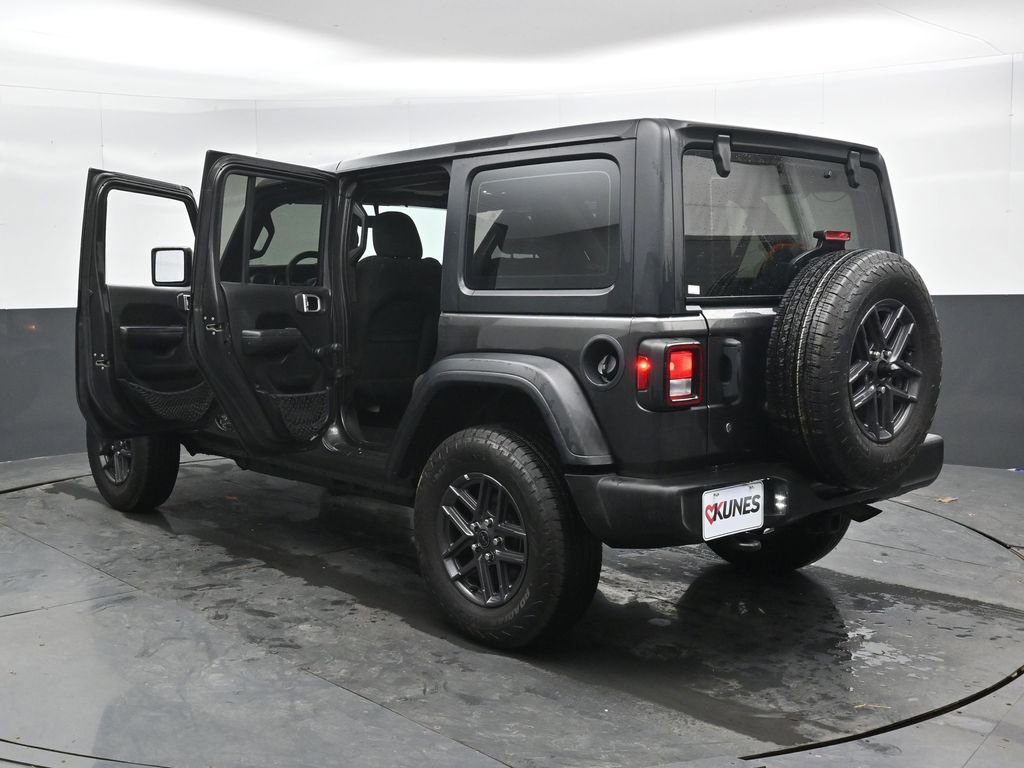 Used 2020 Jeep Wrangler Unlimited Sport AWD/4WD image 39