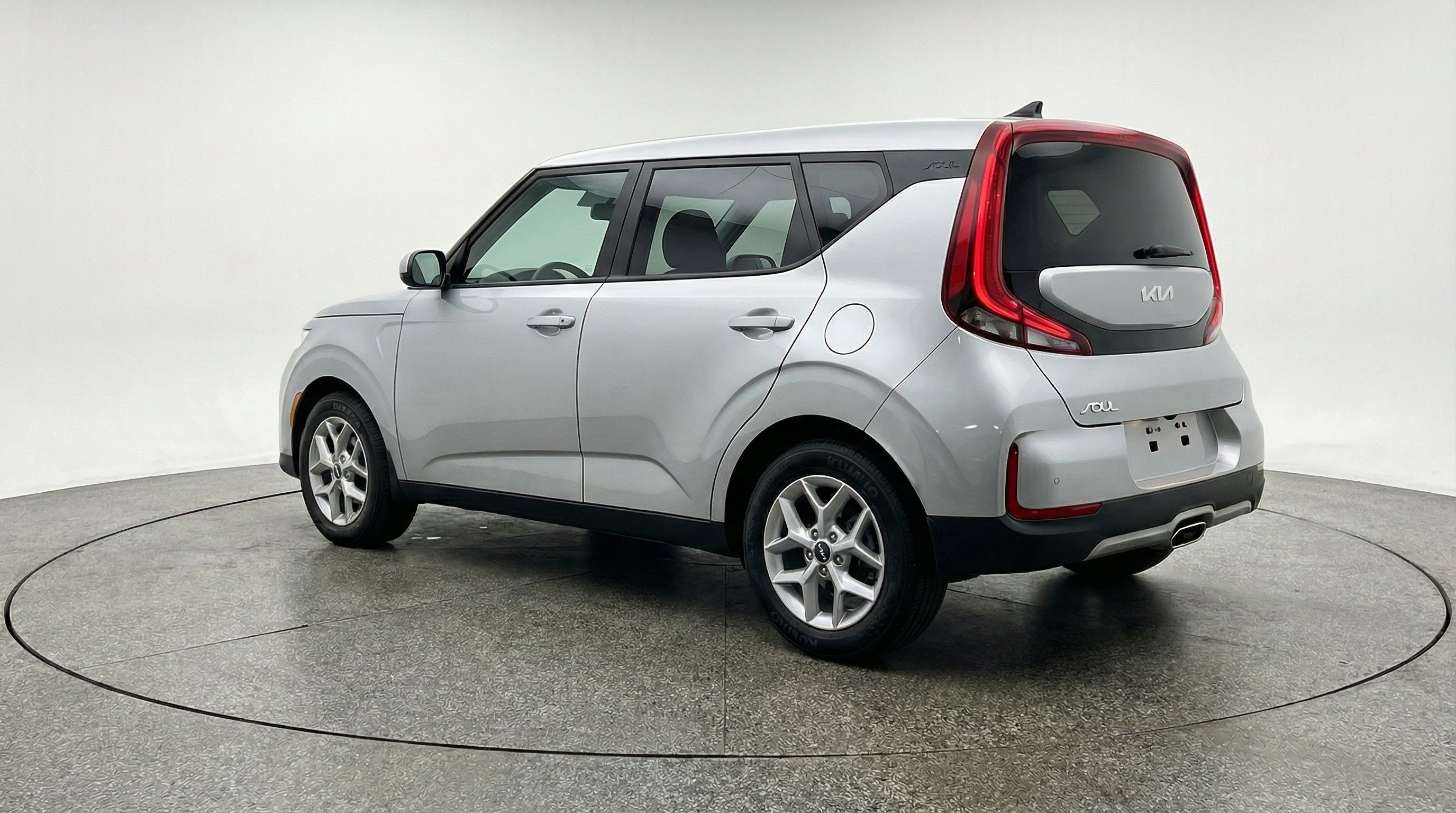 Used 2025 Kia Soul LX w/ LX Technology Package FWD image 6