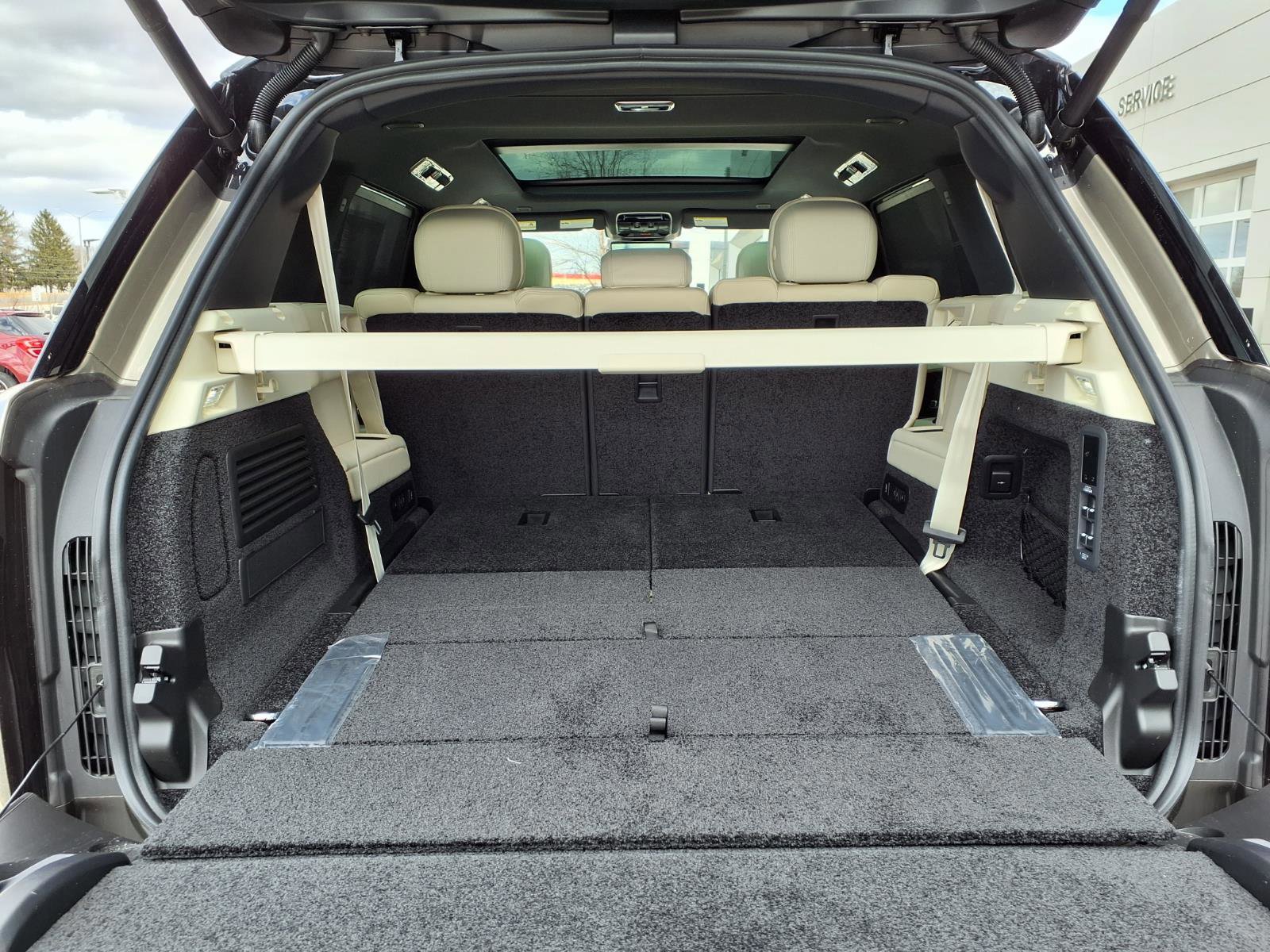 New 2026 Land Rover Range Rover Long Wheelbase SE image 27