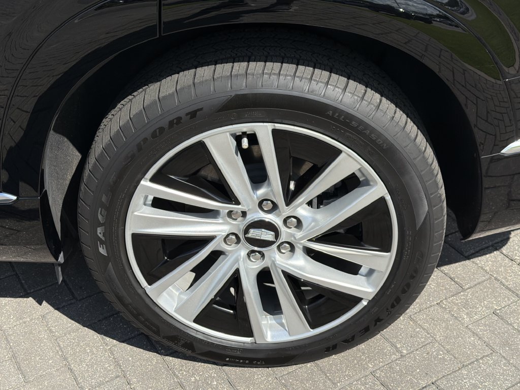Certified 2026 Cadillac Vistiq Luxury AWD/4WD image 34