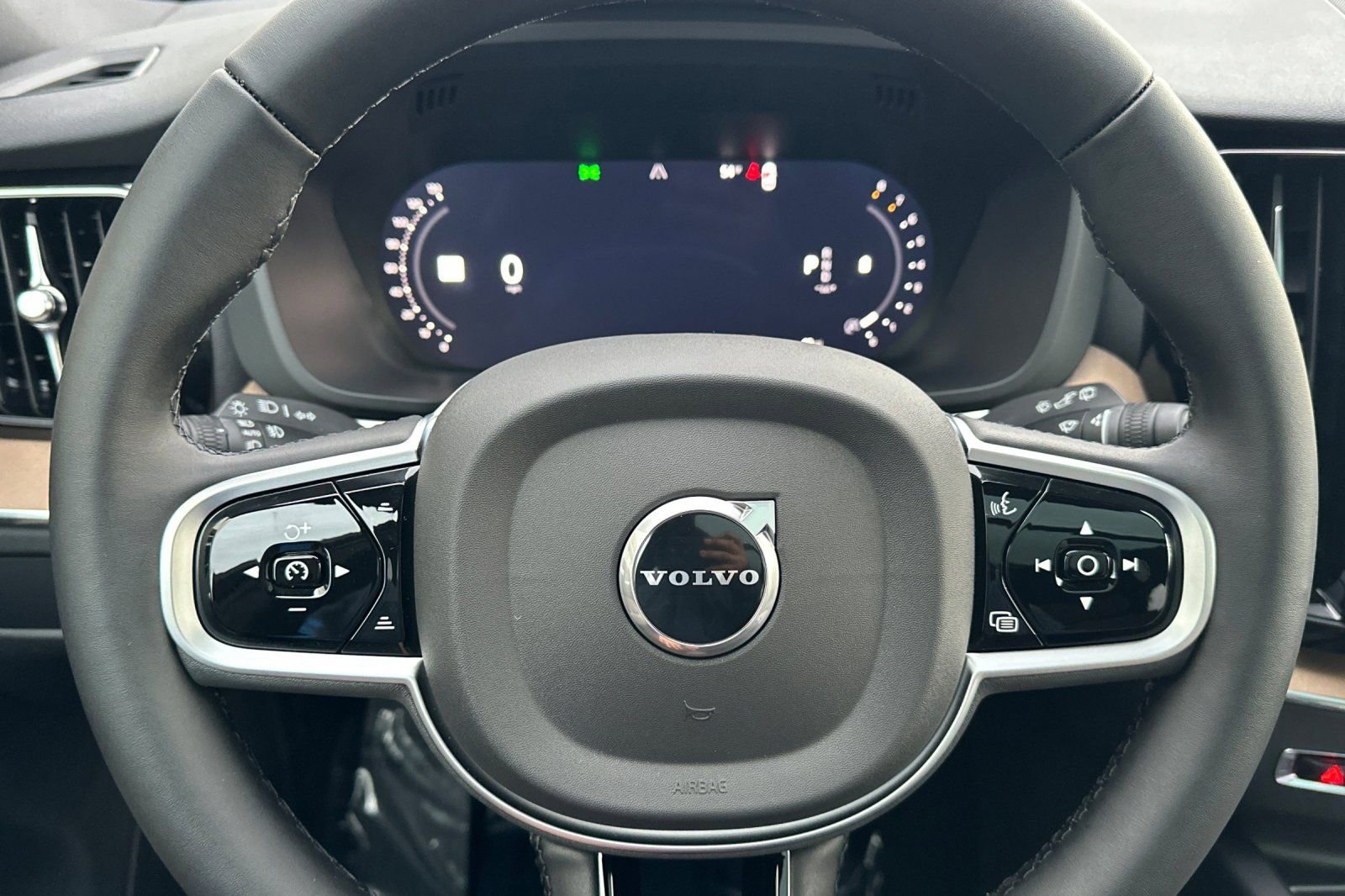 New 2026 Volvo XC60 B5 Plus w/ Protection Package Premier image 25