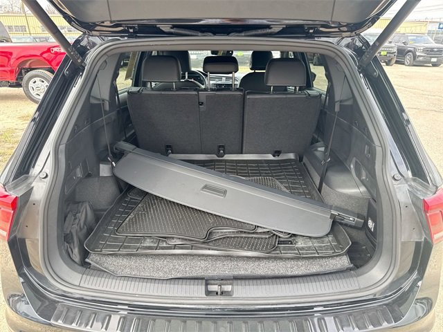 Used 2024 Volkswagen Tiguan SE R-Line w/ MDO Package, Three-Row image 24