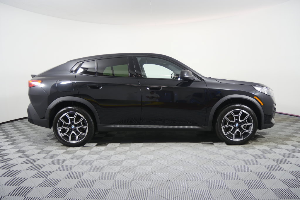 Certified 2026 BMW X2 xDrive28i AWD/4WD image 3