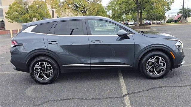 Used 2023 Kia Sportage LX image 2