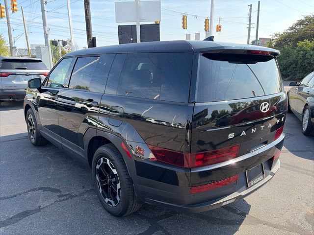 Certified 2025 Hyundai Santa Fe SE AWD/4WD image 4