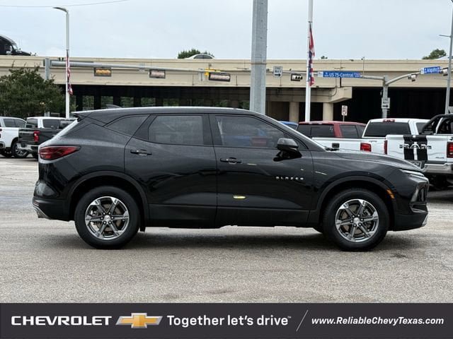 Used 2025 Chevrolet Blazer LT AWD/4WD image 5