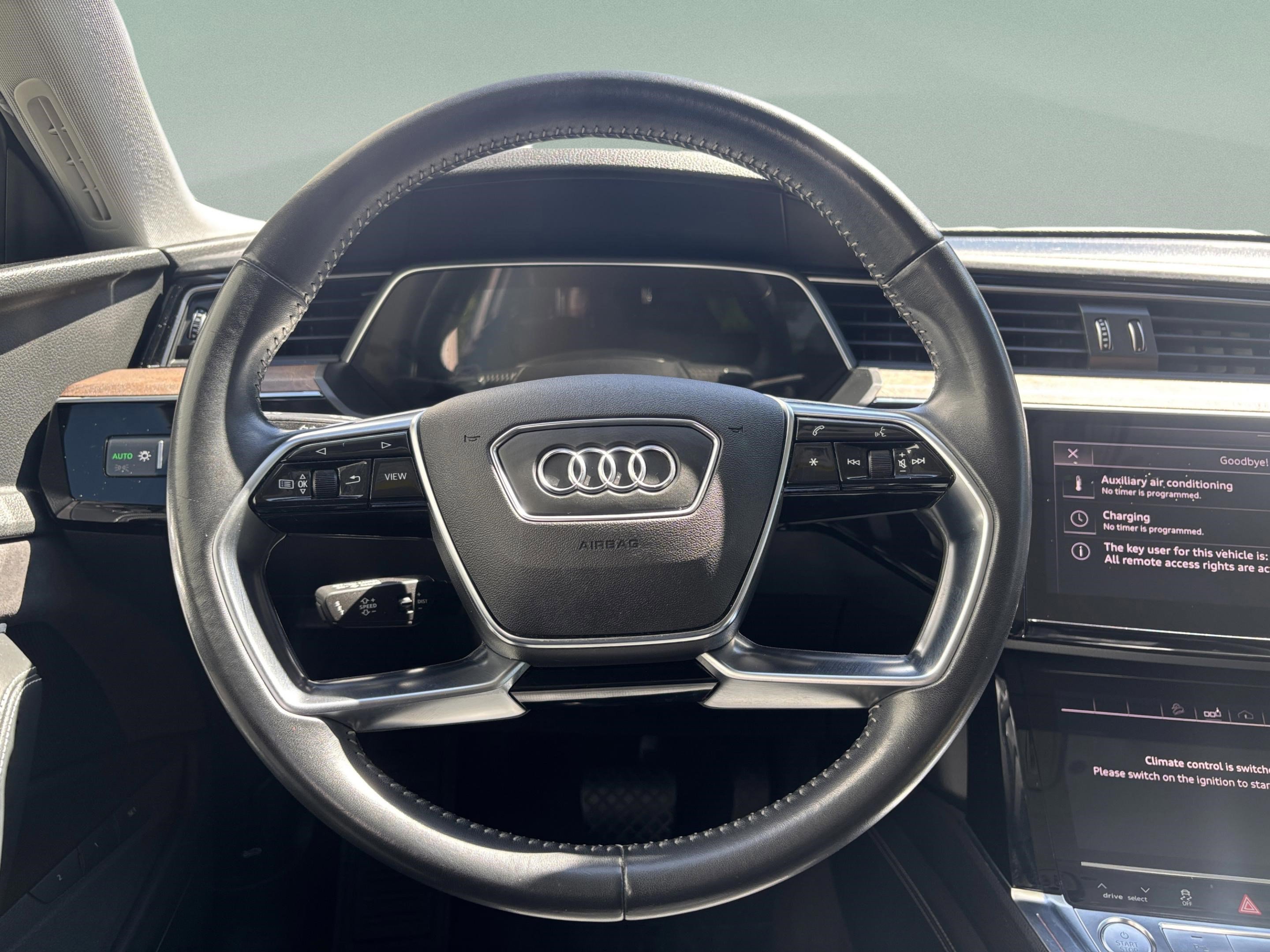 Used 2019 Audi e-tron Prestige w/ Prestige Package AWD/4WD image 35