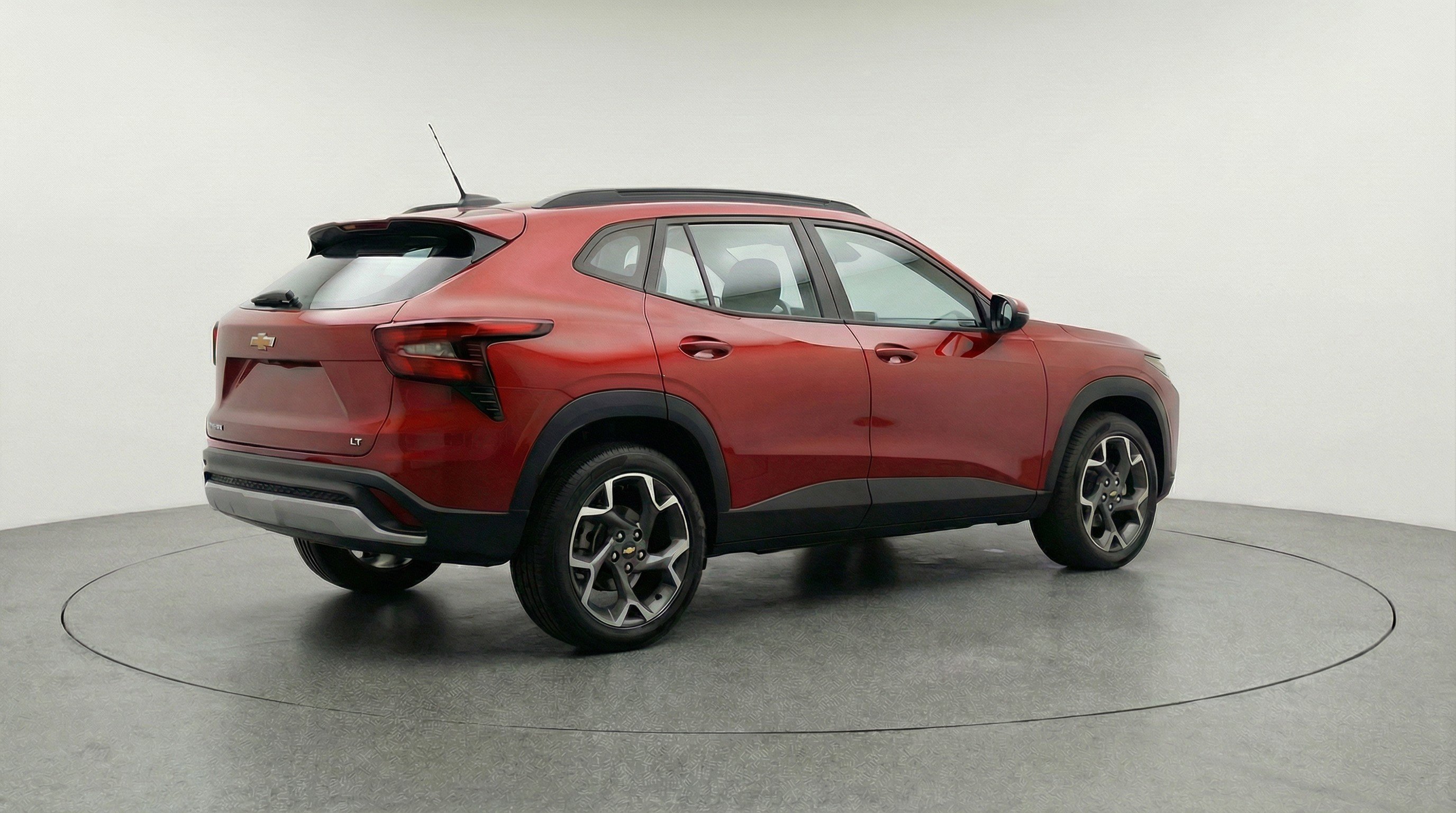 Used 2025 Chevrolet Trax LT FWD image 9