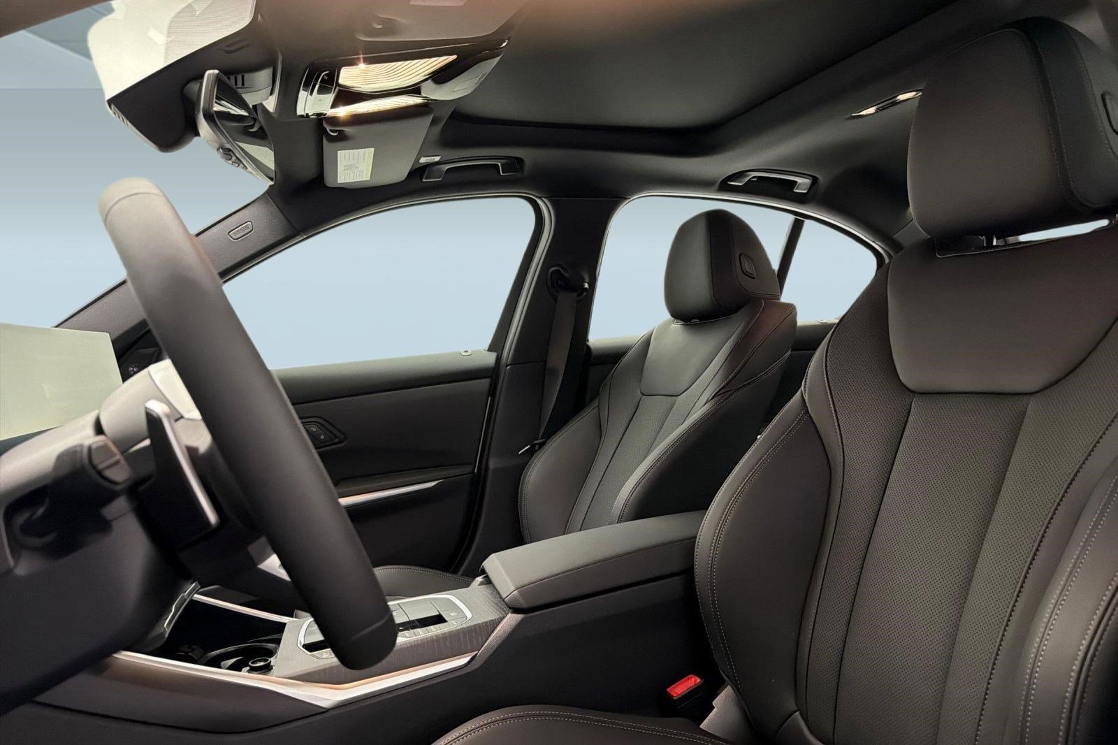 New 2026 BMW 330i Sedan w/ M Sport Package image 5