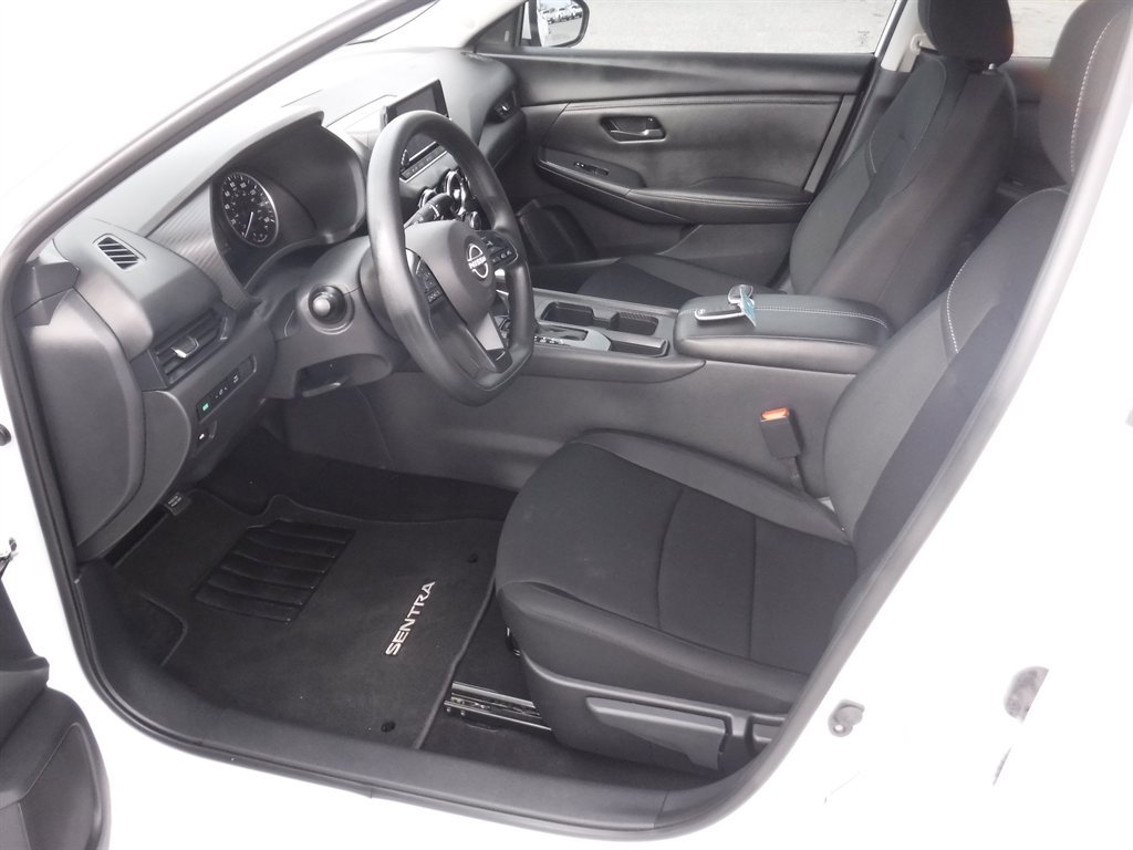 Used 2025 Nissan Sentra S image 9