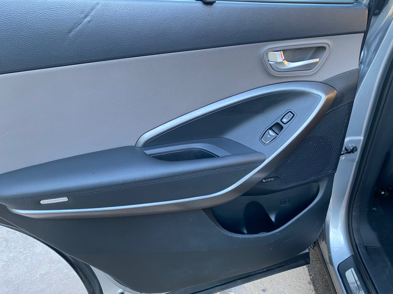 Used 2017 Hyundai Santa Fe SE Ultimate 3.3L Auto w/ SE Ultimate Tech Package 03 image 35