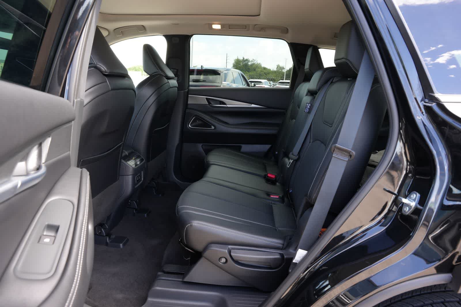 Certified 2027 INFINITI QX60 Luxe w/ Cargo Package FWD image 18