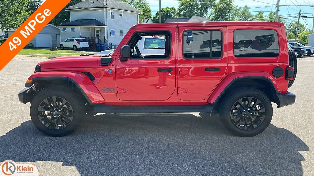 Used 2025 Jeep Wrangler Unlimited Sahara AWD/4WD image 4