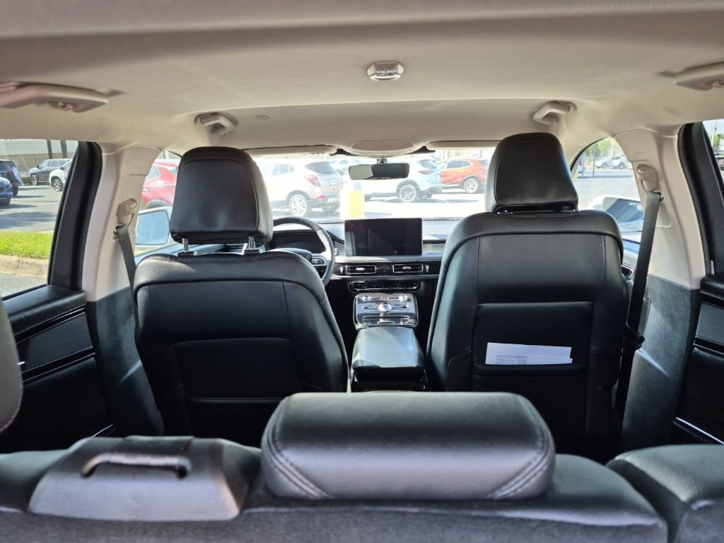 Used 2023 Lincoln Nautilus FWD w/ Premium Package image 15