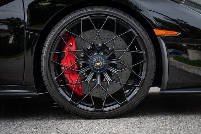 Used 2022 Lamborghini Huracan STO image 29
