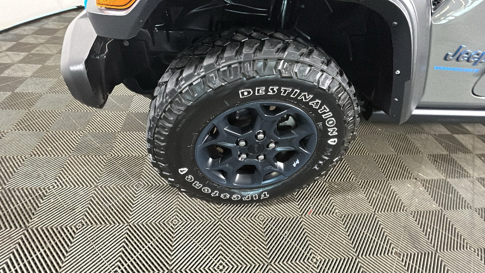 Used 2023 Jeep Wrangler Unlimited w/ Convenience Group AWD/4WD image 10