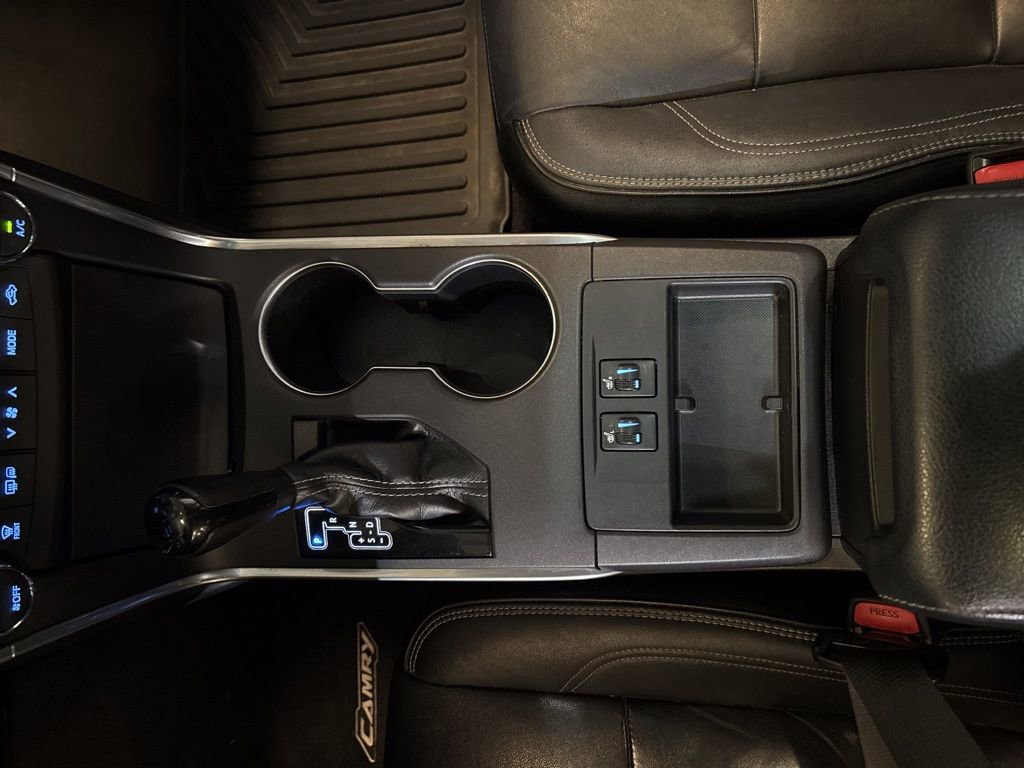 Used 2017 Toyota Camry XLE w/ Moonroof Package image 32