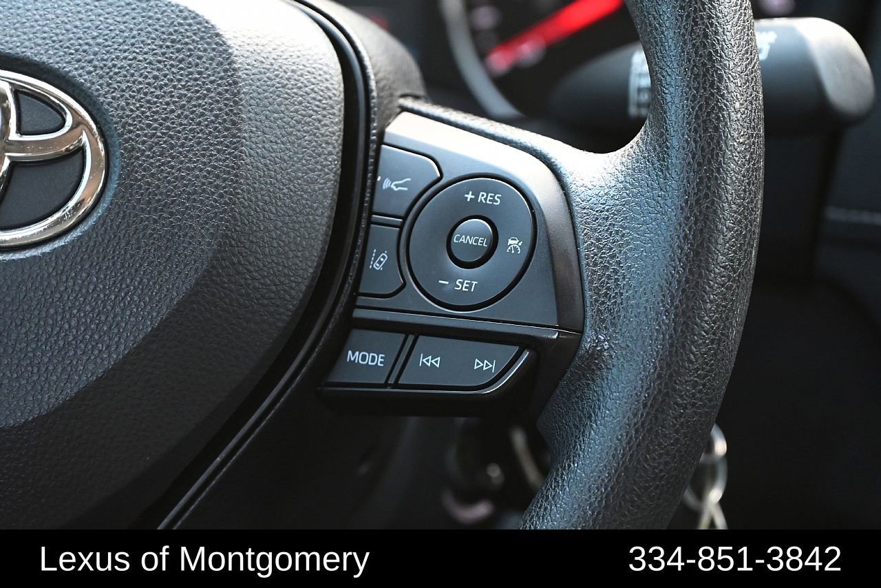 Used 2022 Toyota RAV4 LE image 18