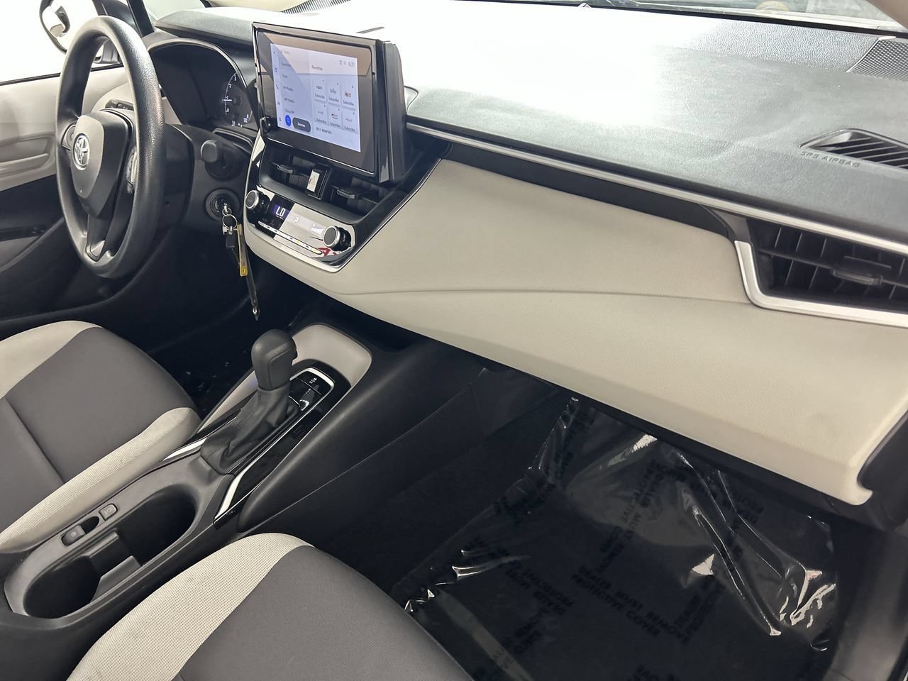 Used 2025 Toyota Corolla LE FWD image 27