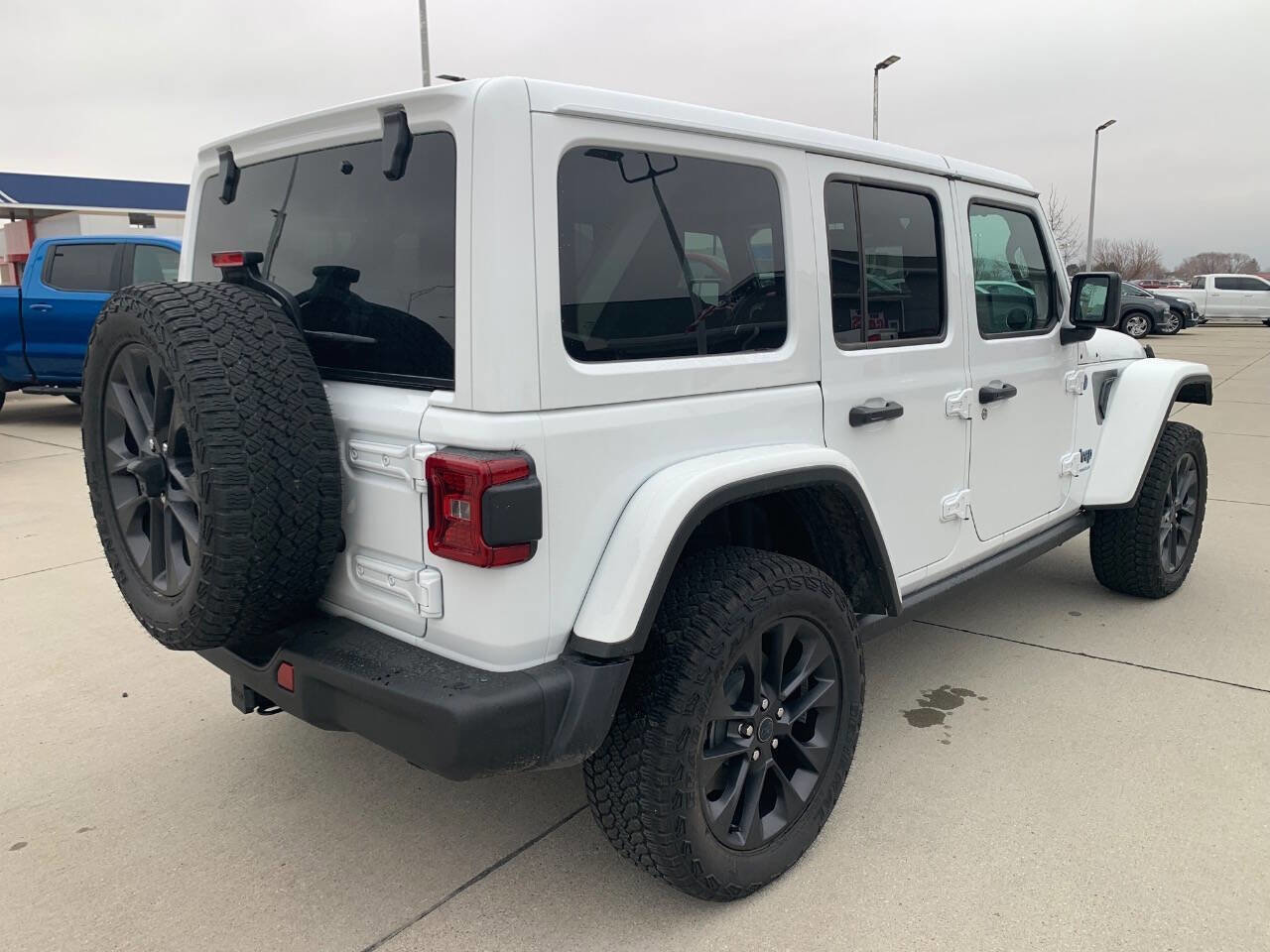 Used 2025 Jeep Wrangler Unlimited Sahara image 13